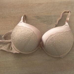 Aerie Padded Bra Elegant Lace Embellished Bra
With tags
34d